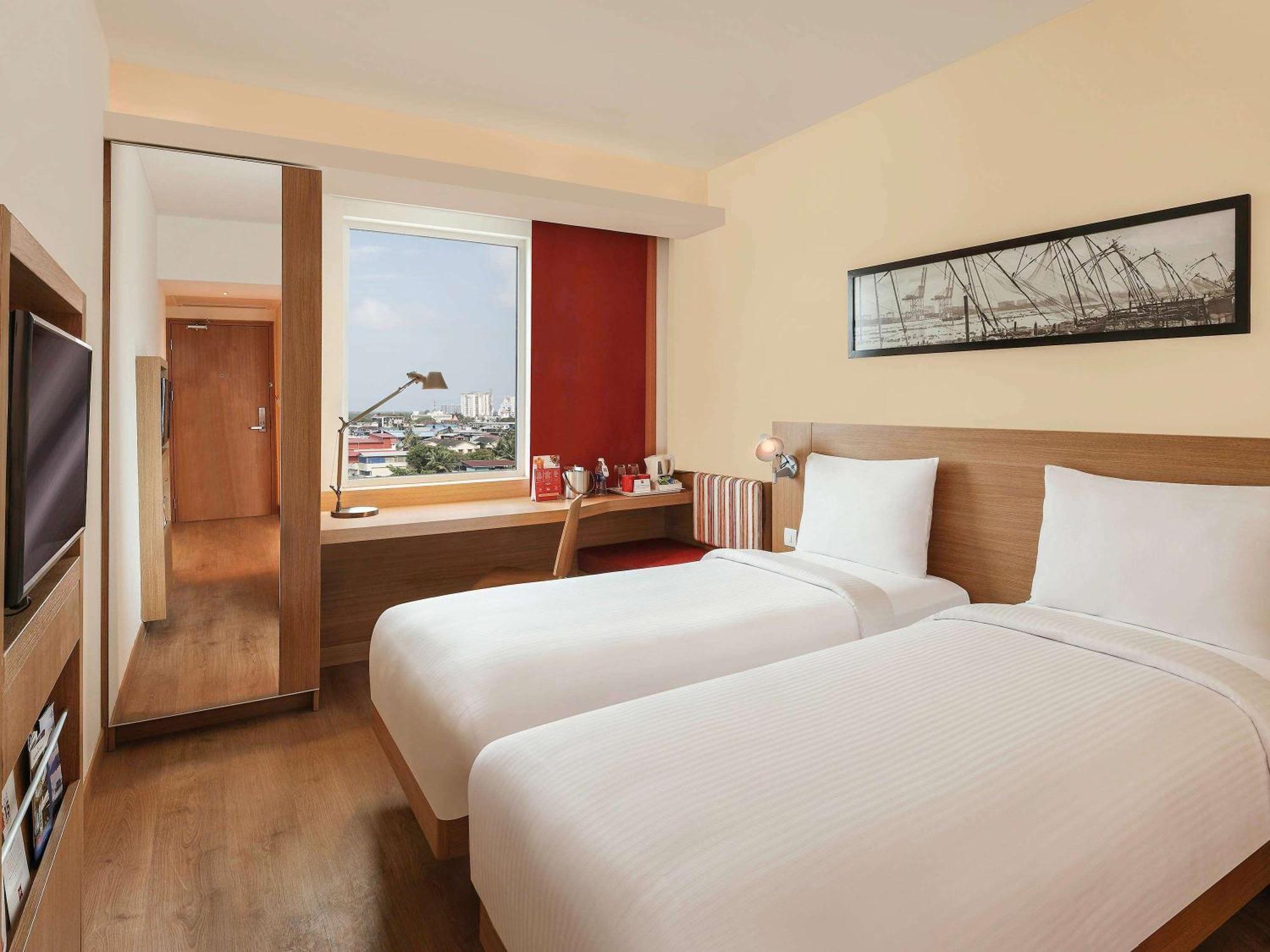 Ibis Kochi City Centre - An Accor Brand Экстерьер фото